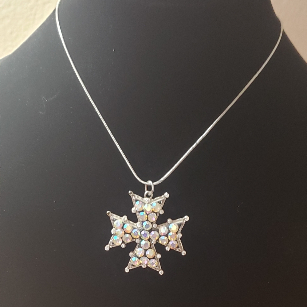 Short necklace